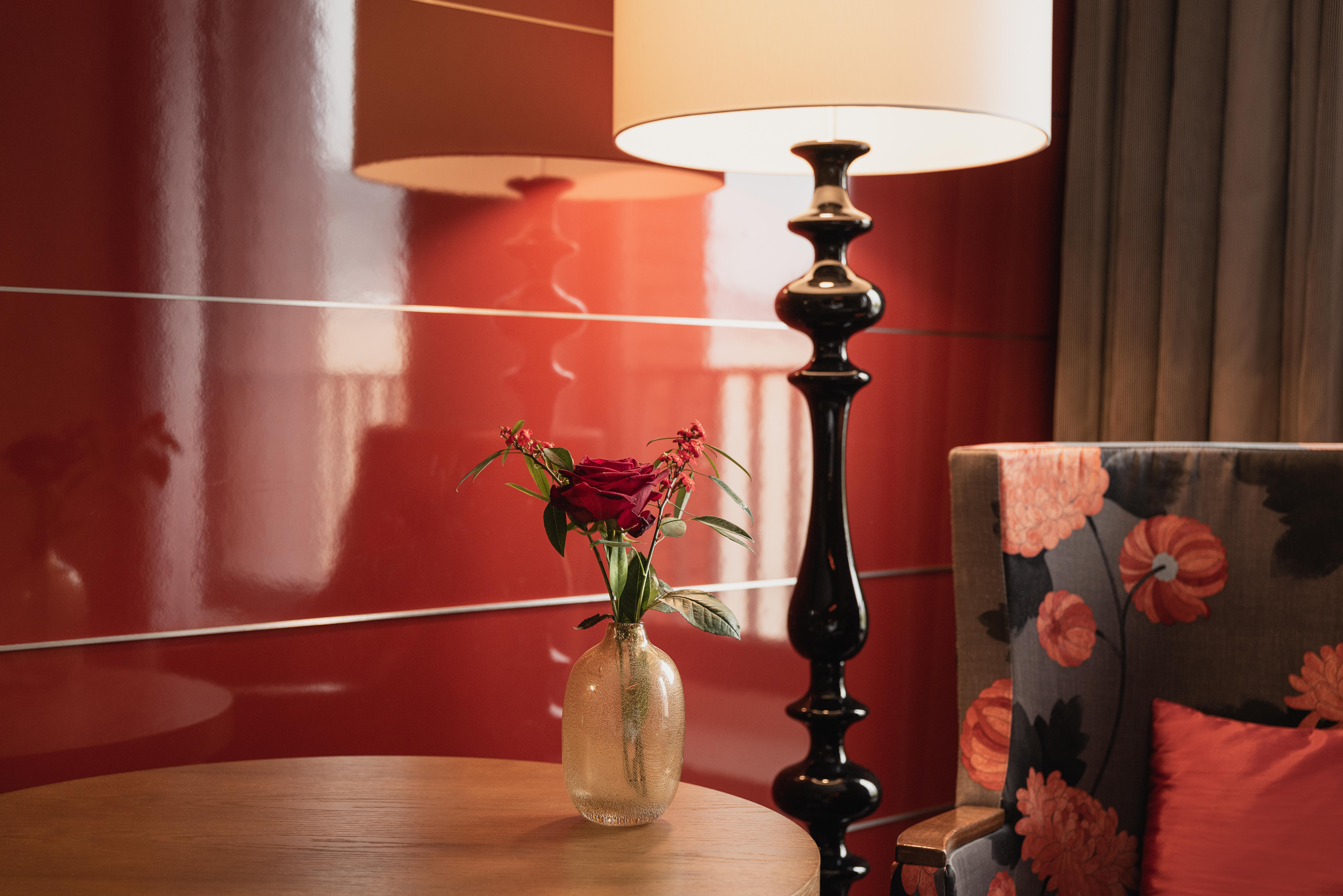海牙希尔顿酒店 外观 照片 A table lamp