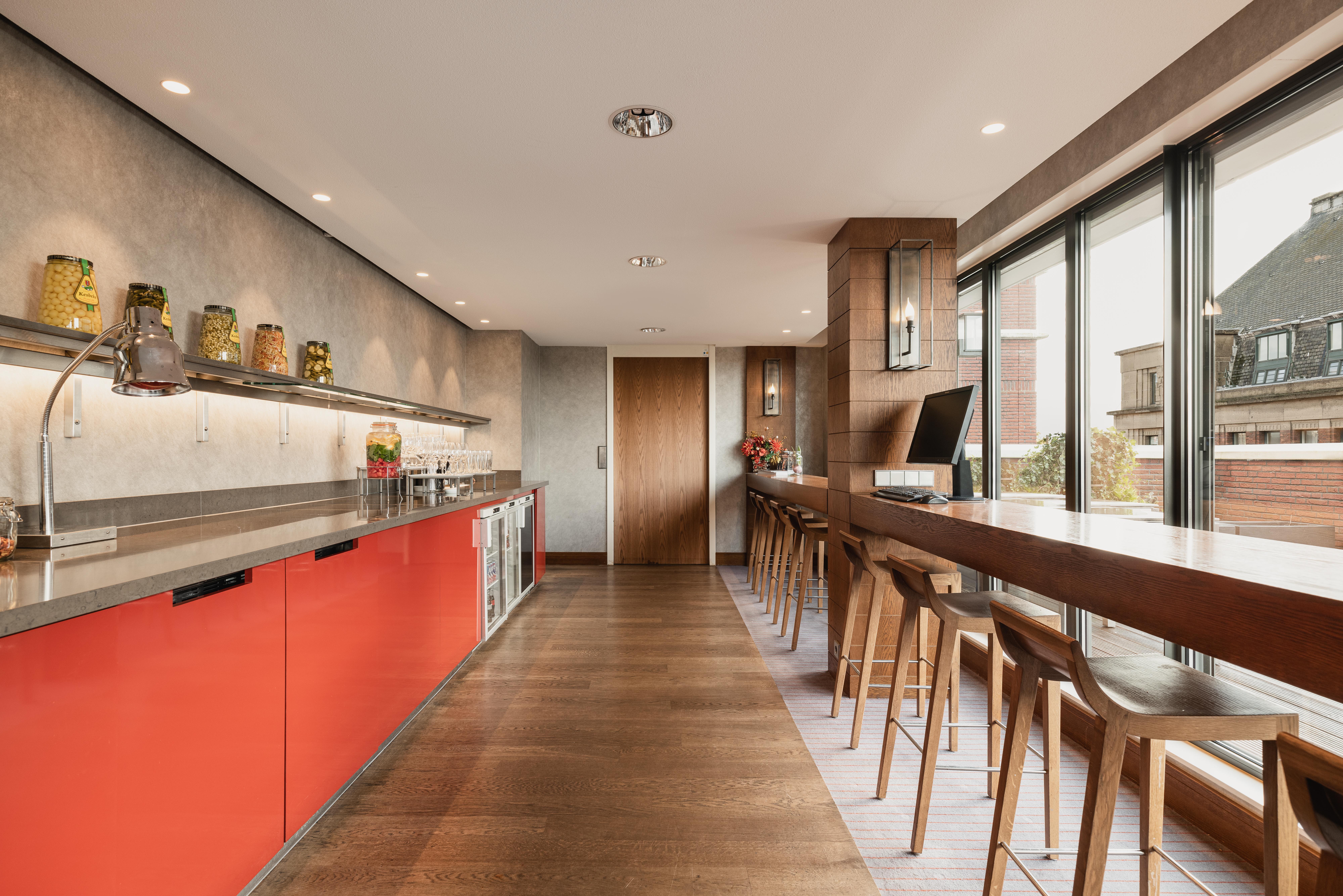 海牙希尔顿酒店 外观 照片 The kitchen at the 100 East 53rd Street penthouse
