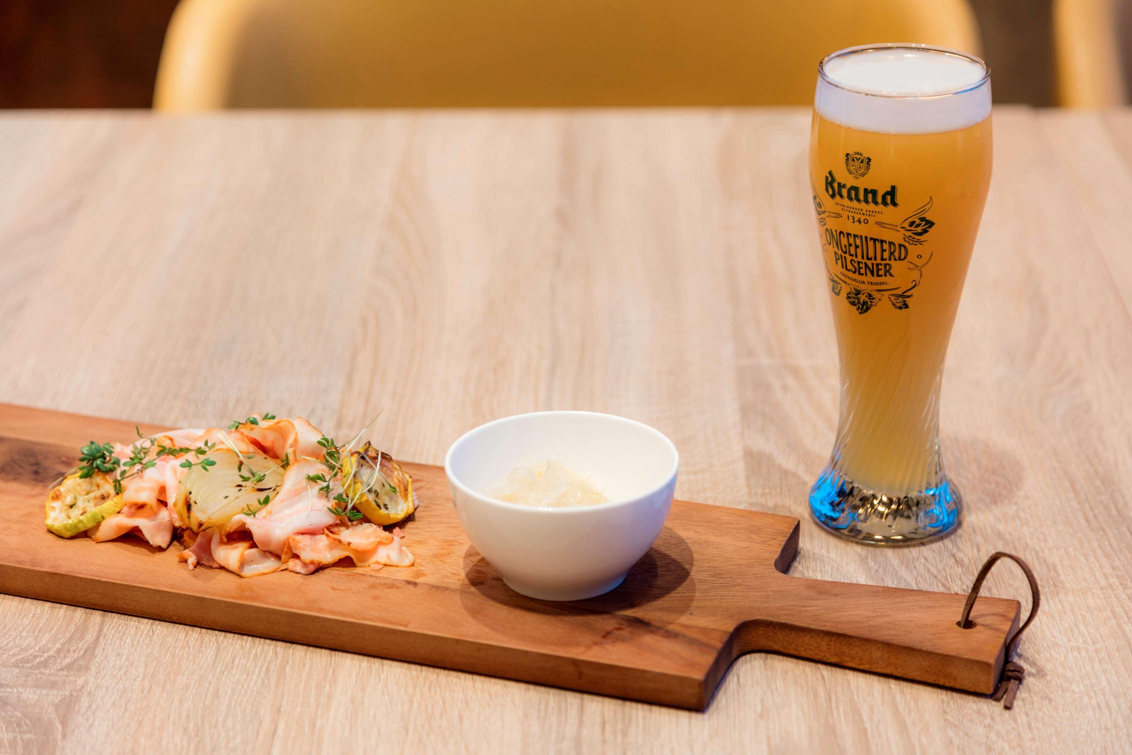 海牙希尔顿酒店 外观 照片 Beer and tapas