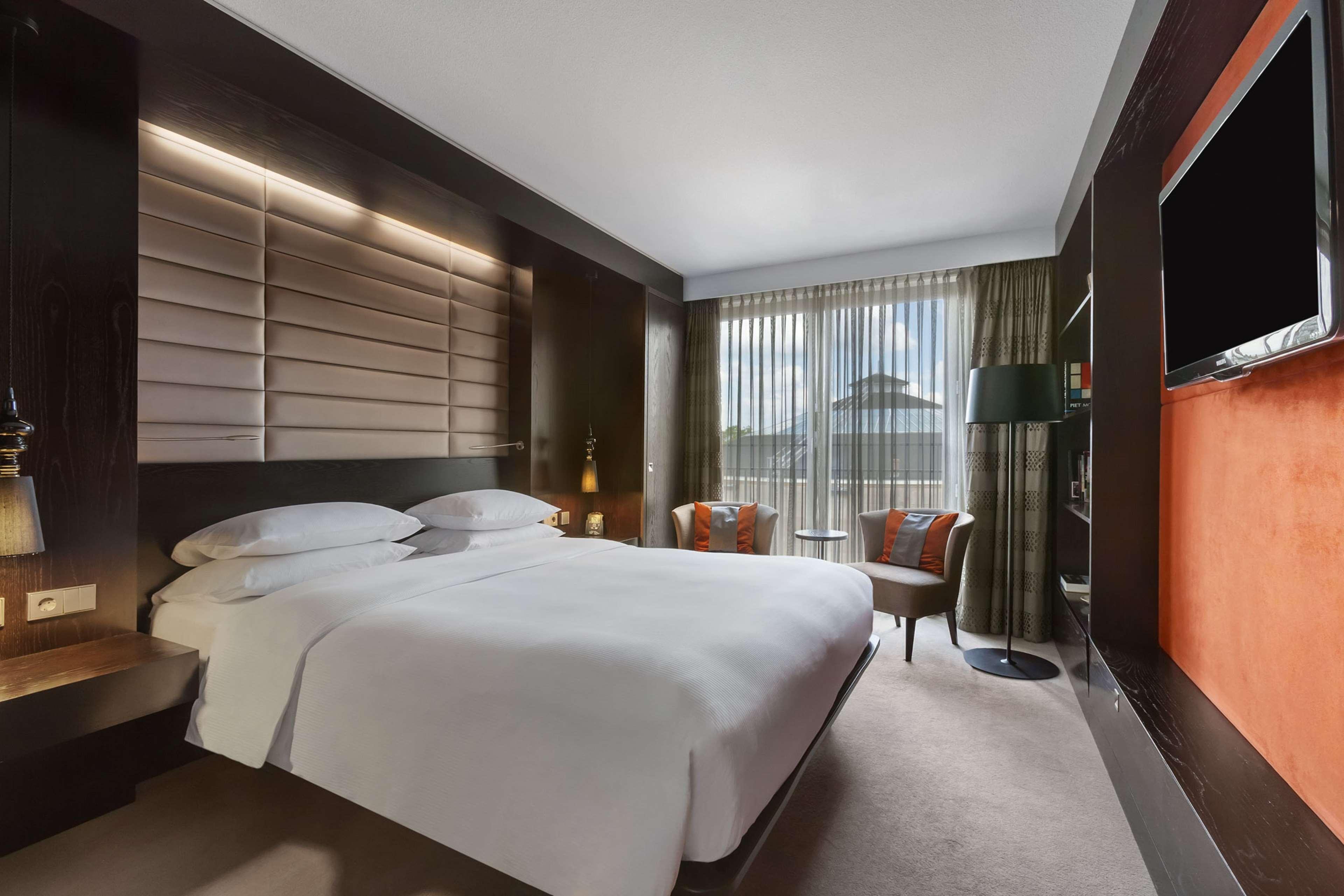 海牙希尔顿酒店 外观 照片 A guest room at the hotel