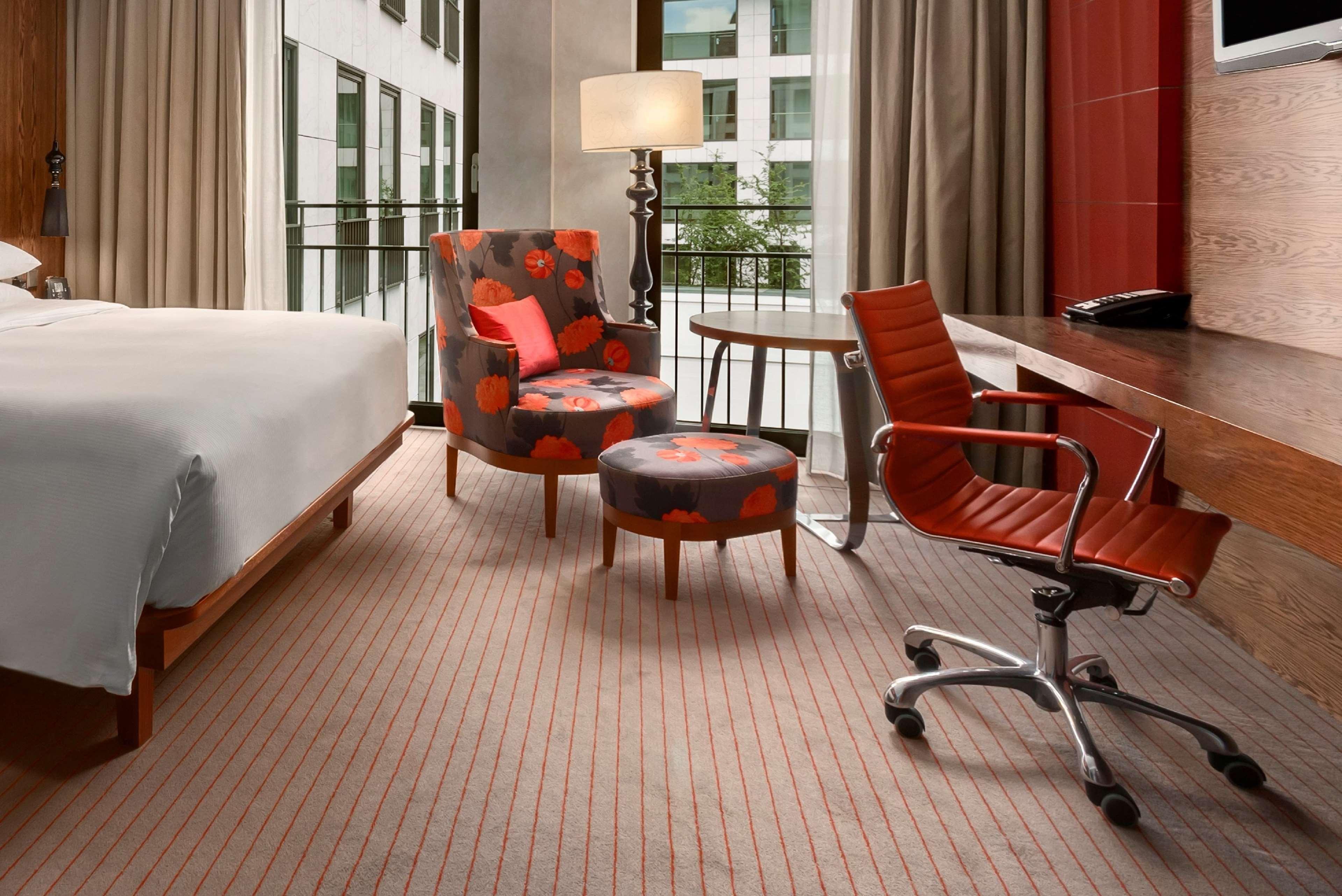 海牙希尔顿酒店 外观 照片 A room at the hotel