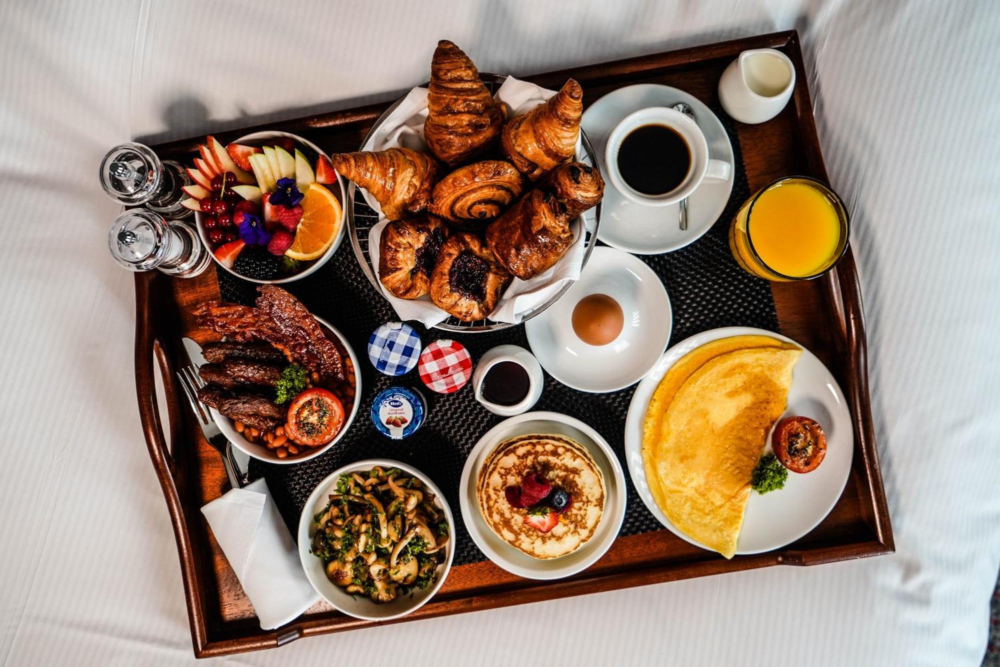 海牙希尔顿酒店 外观 照片 Room service breakfast